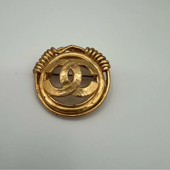 Authentic Chanel 24k gold plated brooch ❤️